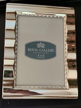 Set of 2 Vintage Royal Gallery 4x6 Photo Albums - Silver Wave Pattern Front